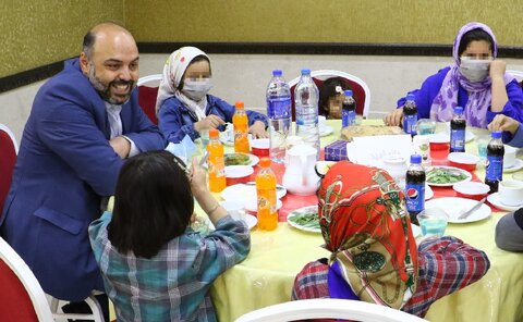 گزارش تصویری | ضیافت افطار فرزندان بهزیستی استان یزد