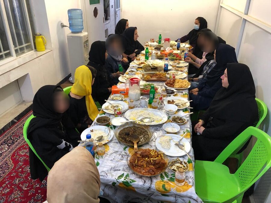 ضیافت افطاری رئیس اداره بهزیستی بهبهان با  فرزندان زیر پوشش