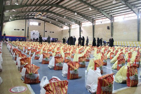 گزارش تصویری/ طرح ضیافت افطار و توزیع 4000 بسته کمک معیشتی با هدف محرومیت زدایی اقشار آسیب پذیر