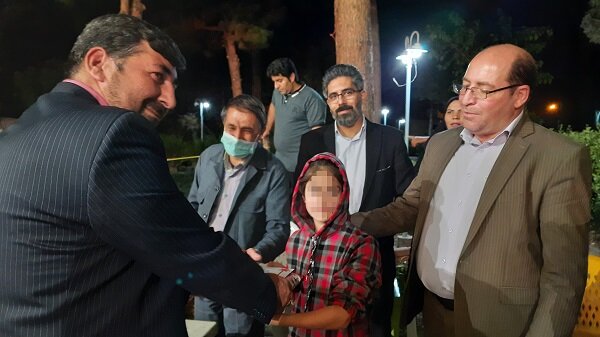 نجف آباد | افطار مدیرکل در کنار فرزندان خانه ی کودک و نوجوان شهید مرتضوی