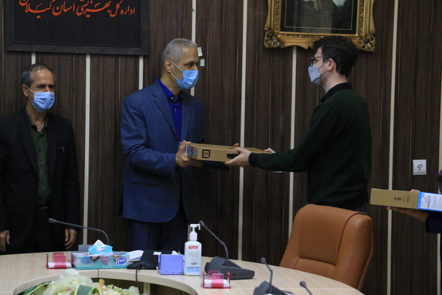 مراسم تجلیل و اهدای جوایز به دانشجویان برتر نابینا و کم بینای استان برگزار شد.