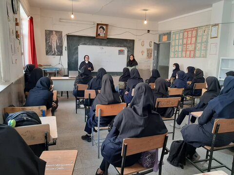 شیراز/آغاز جلسات حضوری آگاه سازی دختران ۱۵ تا ۲۰ سال در محله های آسیب پذیر