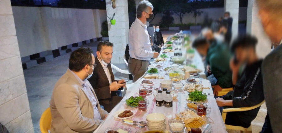 ضیافت افطار در کنار فرزندان خانه شبانه روزی نصیر شهرستان لاهیجان