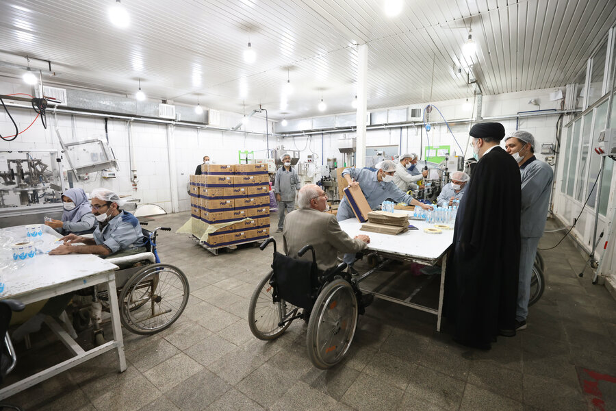 بازدید رئیس جمهور از یک واحد تولیدی ویژه افراد دارای معلولیت در قزوین