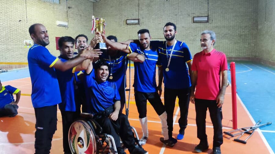 قهرمانی تیم والیبال نشسته استقلال میناب در مسابقات جام رمضان این شهرستان