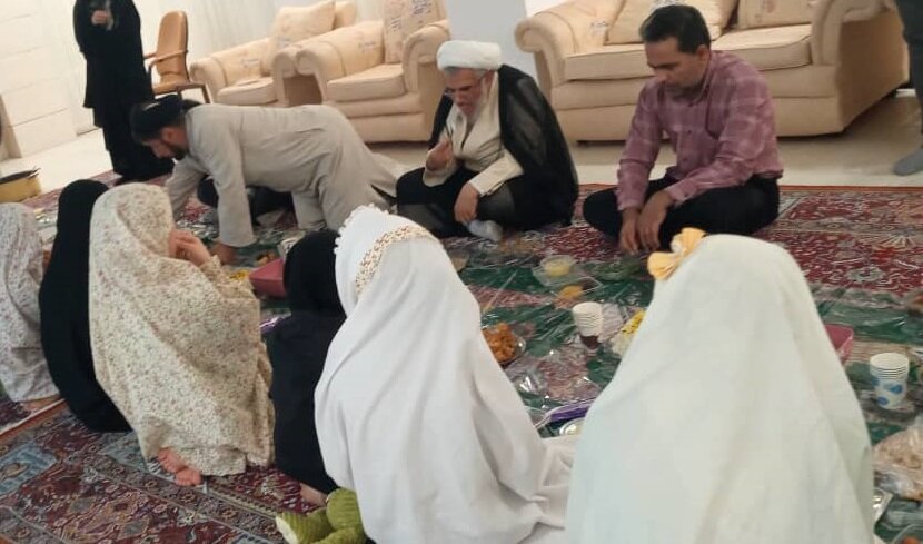 افطار نماینده ولی فقیه در استان در جمع کودکان بهزیستی