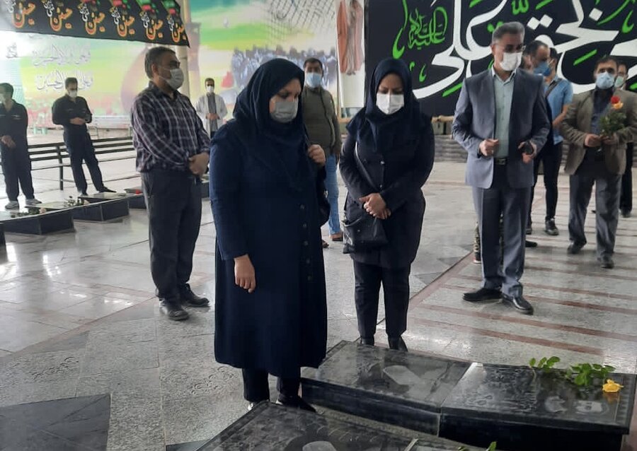 ملارد| غبار روبی مزار شهدا به مناسبت روز کارگر