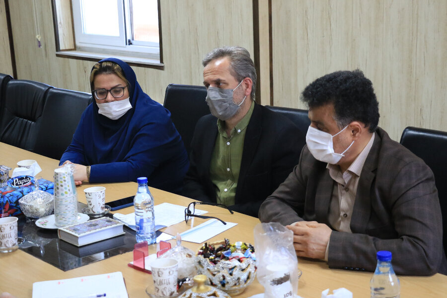 نشست هم اندیشی سرپرست بهزیستی گیلان با اعضای انجمن معلولین بینایی استان