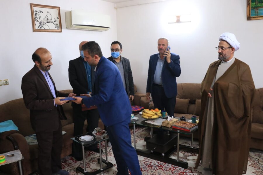 دیدار سرپرست بهزیستی گیلان با خانواده شهید " غلامحسین اسماعیلی " در شهرستان آستان اشرفیه