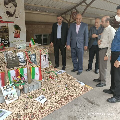 شهر تهران| ادای احترام سرپرست بهزیستی شهرستان به یادمان شهدای سوم خرداد