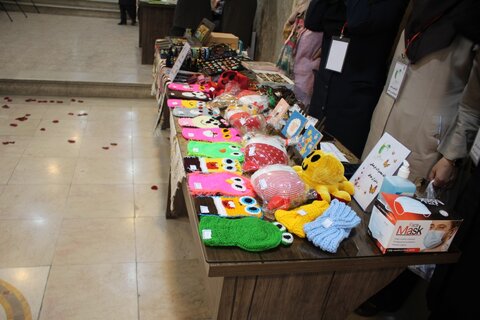 در حاشیه همایش دختران بهزیستی استان البرز نمایشگاه صنایع و هنرهای دستی فرزندان بهزیستی به نمایش درامد
