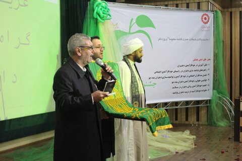 مراسم پرچم گردانی امام رضا (ع) در همایش دختران بهزیستی استان البرز 