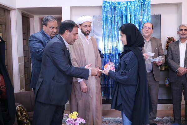 نجف‌آباد| حضور مدیرکل بهزیستی استان اصفهان در خانه شهید مرتضوی به مناسبت روز دختر