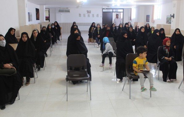 شهرضا| برگزاری جلسه آموزشی پیشگیری از اعتیاد در روستای قصرچم