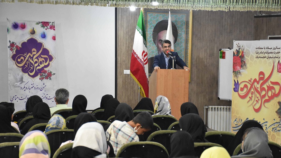 زنان، نقش آفرین و سازنده نیمی از حوزه های مختلف جامعه هستند