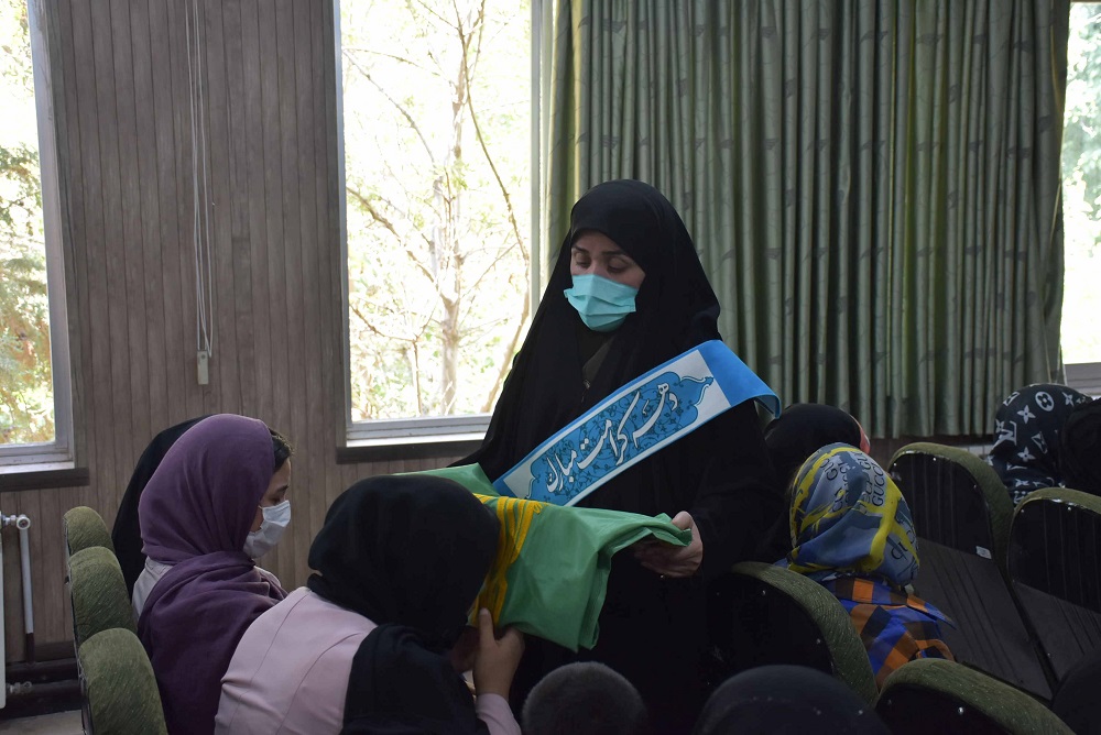 زنان، نقش آفرین و سازنده نیمی از حوزه های مختلف جامعه هستند