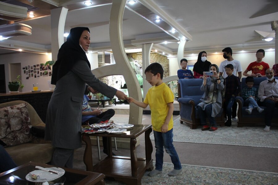 نشست صمیمانه مدیر کل بهزیستی استان البرز با فرزندان خانه خورشید