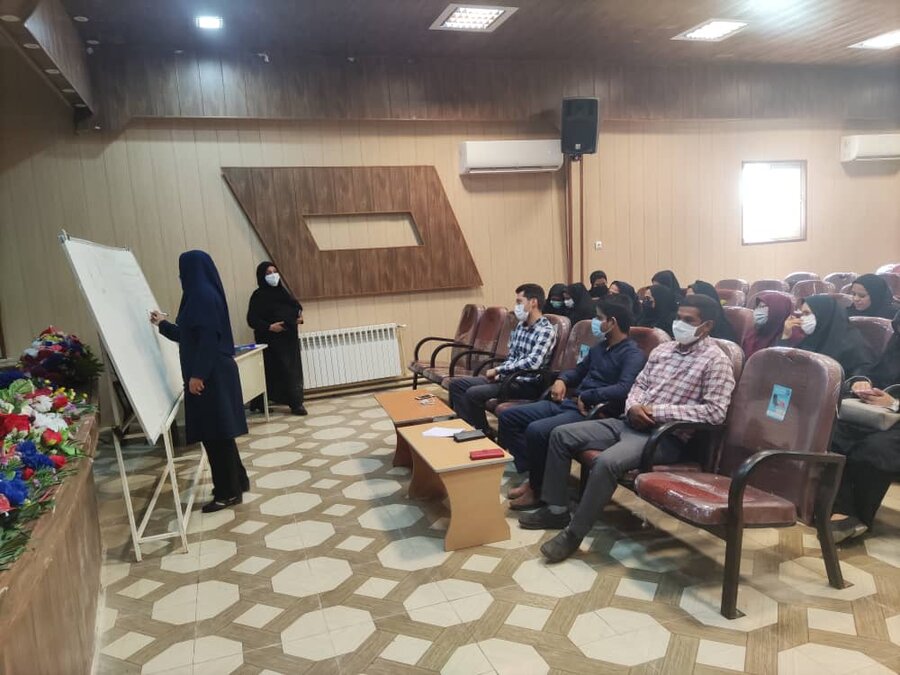 برگزاری دوره آموزشی مخصوص مددکاران مراکز مثبت زندگی شرق استان کرمان