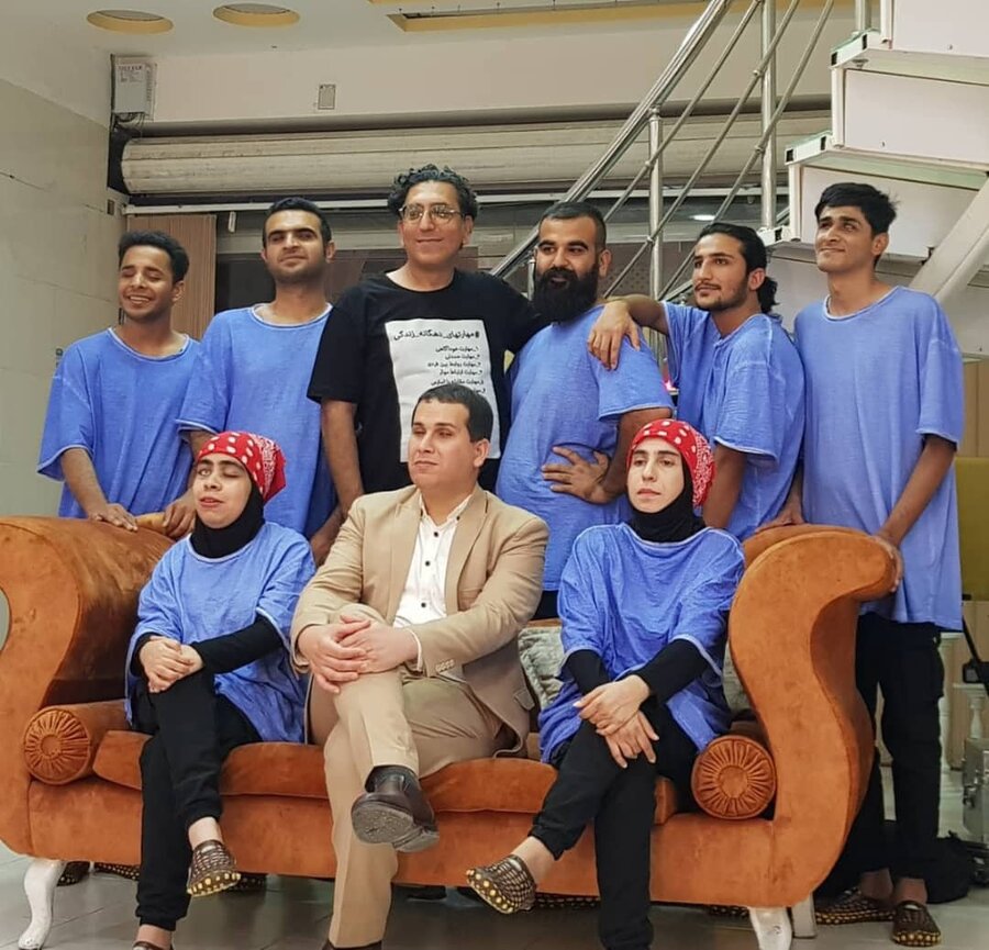 درخشش گروه تئاتر ستاره توانبخش هرمزگان در نهمین جشنواره تئاتر منطقه ای  افراد دارای معلولیت خلیج فارس