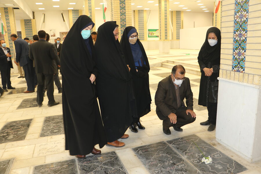 غبارروبی و گلباران مزار شهدا