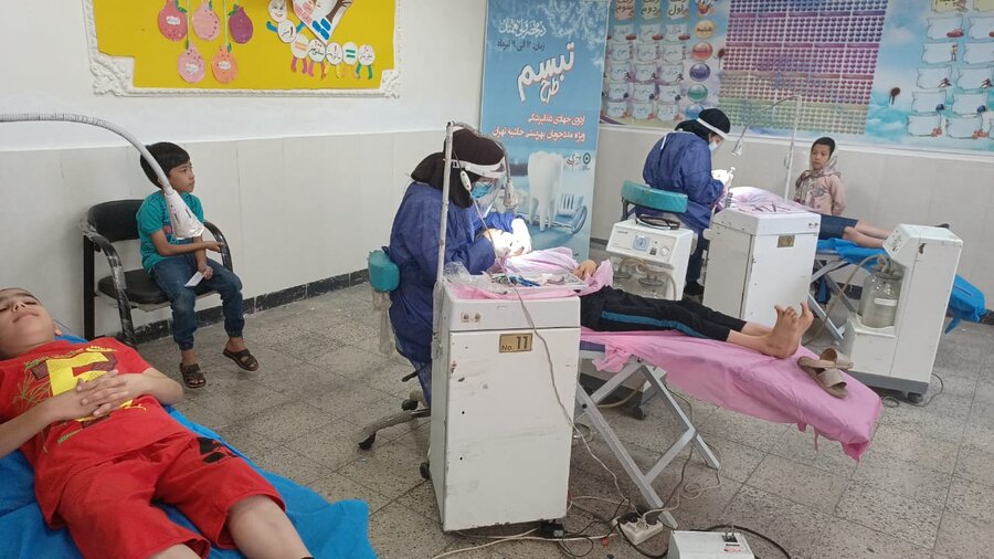 تبسم دندان کودکان کار و خیابان بعثت را درمان می کند
