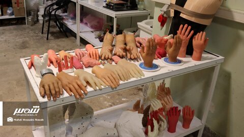 گزارش تصویری| ساخت دست مصنوعی با قابلیت حس لامسه توسط محقق تبریزی