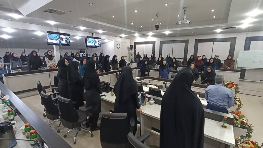 سنندج | نشست روشنگری با موضوع عفاف و حجاب در بهزیستی