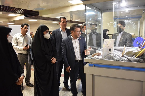افتتاح اولین نمایشگاه دائمی آثار مددجویان در چهار ایستگاه متروی مشهد