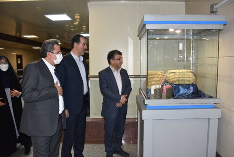 گزارش تصویری | افتتاح اولین نمایشگاه دائمی آثار مددجویان بهزیستی خراسان رضوی در چهار ایستگاه قطار شهری مشهد