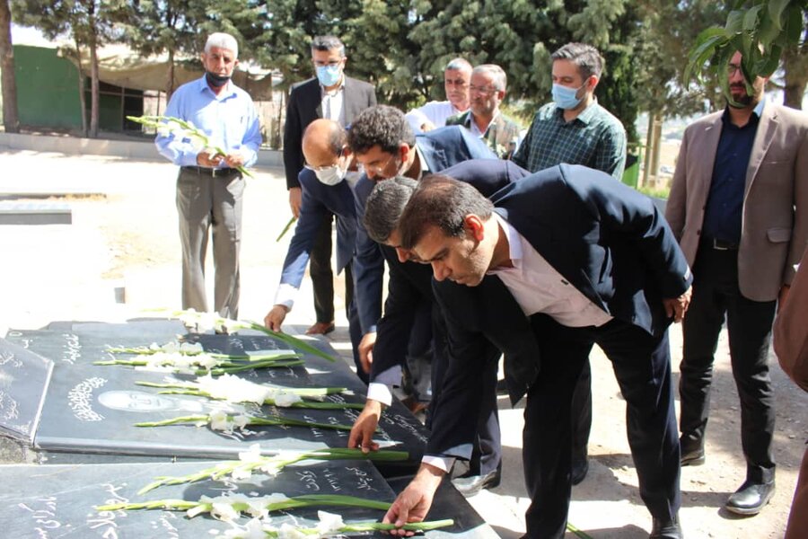 تجدید میثاق و گل افشانی مزار پاک شهدا توسط کارکنان بهزیستی سراسر استان البرز