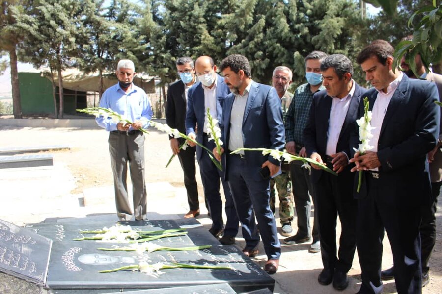 تجدید میثاق و گل افشانی مزار پاک شهدا توسط کارکنان بهزیستی سراسر استان البرز