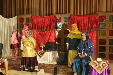 شهرضا|گزارش تصویری اجرای تئاتر گروه هنری کارگاه صدف وابسته به توانبخشی مدرس به مناسبت هفته بهزیستی
