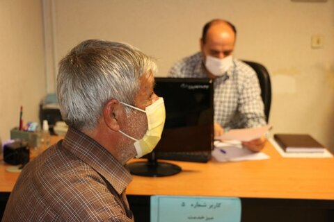 گزارش تصویری |حضور مددجویان در میز ارتباطات مردمی یک روز مانده به حضور ریاست جمهور در استان