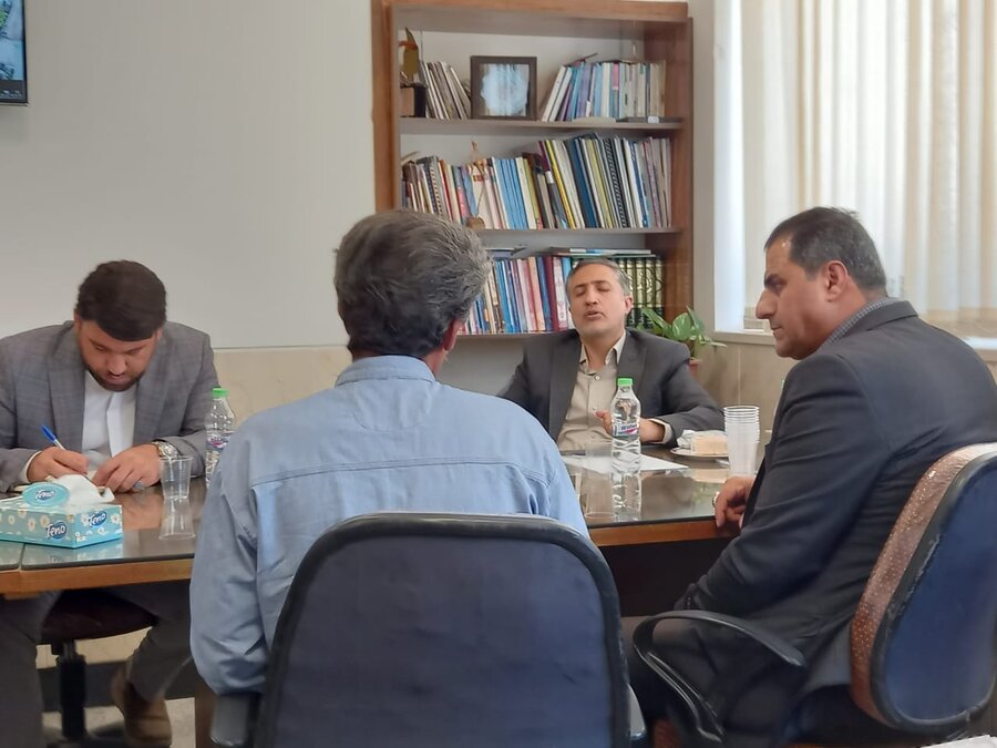 لنجان| ملاقات چهره به چهره فرماندار با توانخواهان