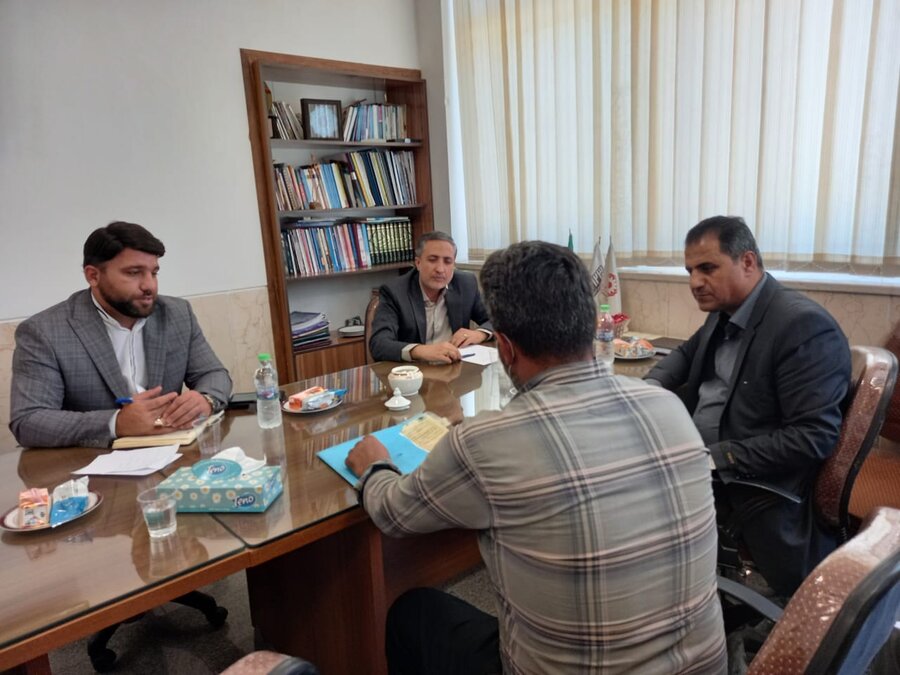 لنجان| ملاقات چهره به چهره فرماندار با توانخواهان