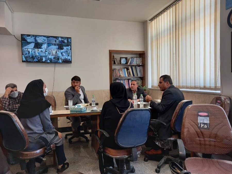 لنجان| ملاقات چهره به چهره فرماندار با توانخواهان