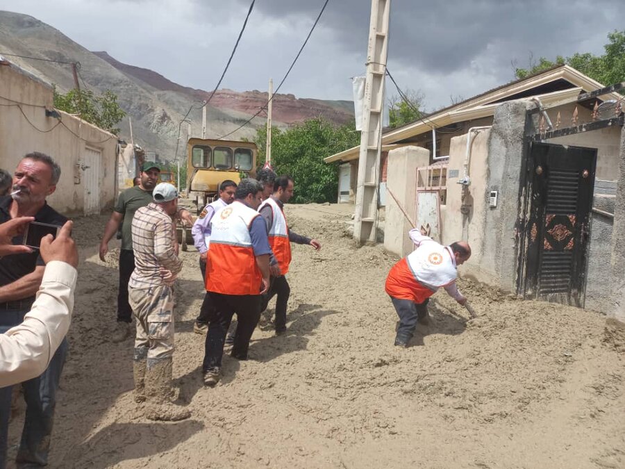 بازدید میدانی کارشناس طرح محب بهزیستی استان تهران از مناطق سیل زده فیروزکوه