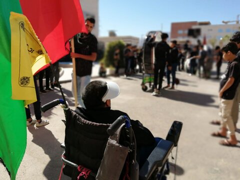 حضور هیئت عزاداران باب الحوائج حضرت ابوالفضل العباس علیه السلام شهرک بهزیستی در محل اداره کل بهزیستی خراسان جنوبی همزمان با هشتمین روز از ماه محرم