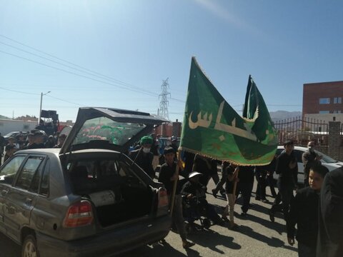 حضور هیئت عزاداران باب الحوائج حضرت ابوالفضل العباس علیه السلام شهرک بهزیستی در محل اداره کل بهزیستی خراسان جنوبی همزمان با هشتمین روز از ماه محرم