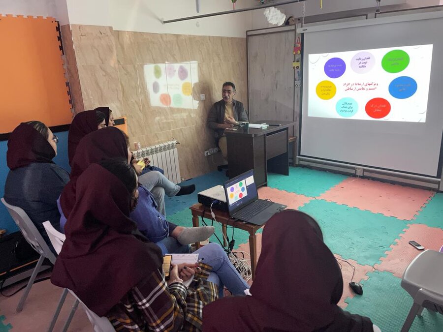 پردیس| برگزاری کارگاه در مرکز آموزشی کودکان با طیف اوتیسم