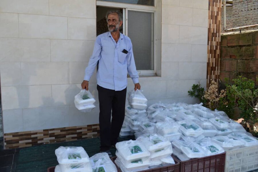 میاندورود | توزیع ١۰٠ بسته غذای گرم بین مددجویان بهزیستی در شهرستان میاندورود