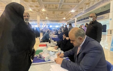 شهر تهران| برپایی میز خدمت در مصلی نماز جمعه