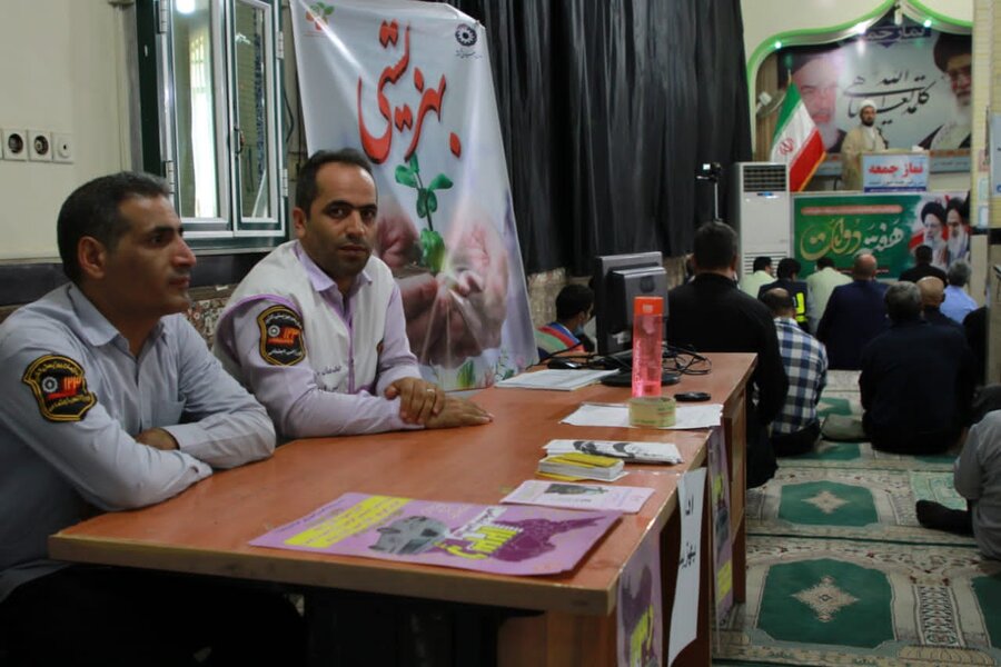 رباط‌کریم| برپایی میز خدمت با حضور مسئولان در مسجد حضرت رقیه نصیر شهر