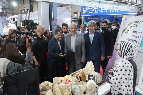 گزارش تصویری| بازدید استاندار خوزستان  و مسئولان از غرفه بهزیستی در نمایشگاه هفته دولت