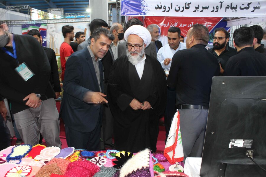 استقبال بازدید کنندگان از غرفه بهزیستی خوزستان در نمایشگاه هفته دولت