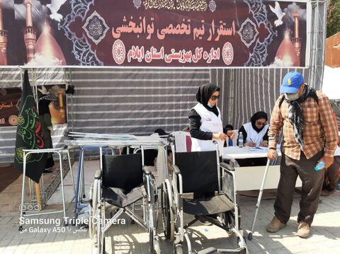فیلم| خدمت رسانی مددکاران به زائران دارای معلولیت در مهران
