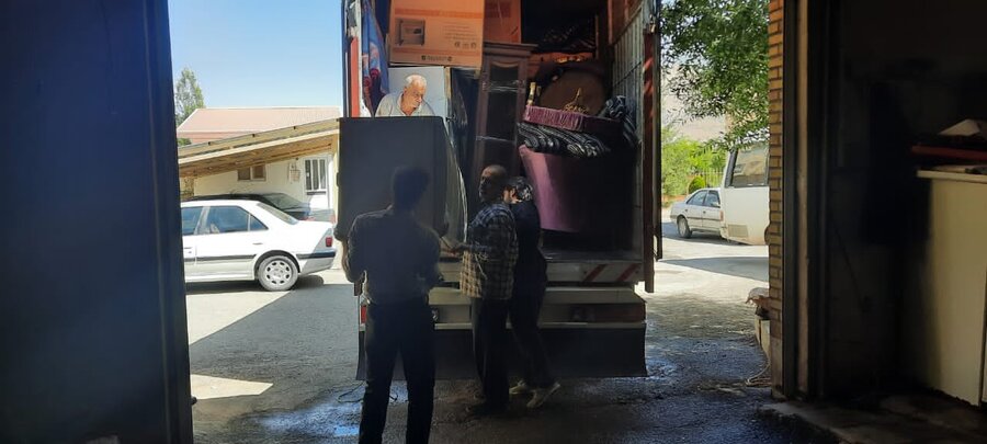 فیروزکوه| اهدای لوازم خانگی به سیل زدگان