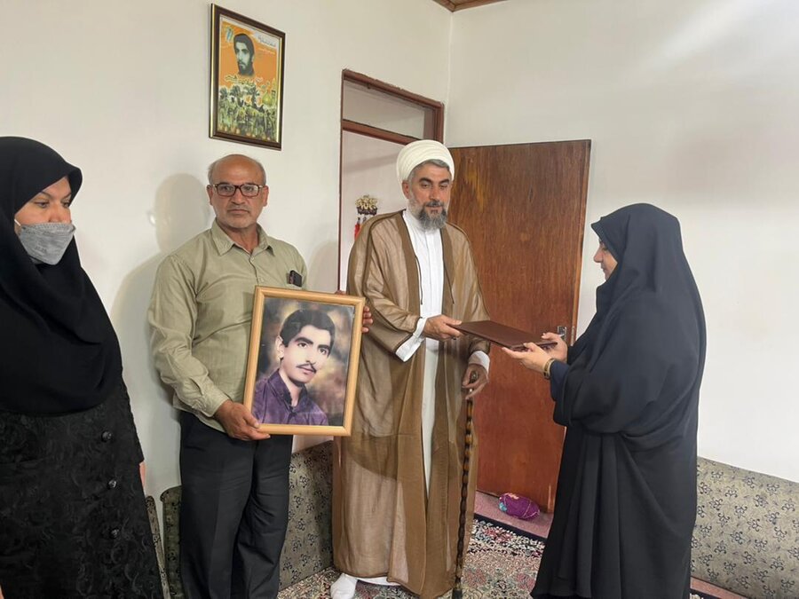 مدیرکل بهزیستی استان مازندران با خانواده شهید ابراهیم شمس دیدار کرد