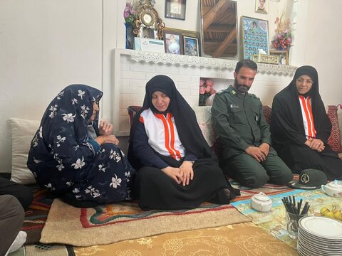 مدیرکل بهزیستی مازندران با خانواده شهید مرتضی رضایی دیدار کرد