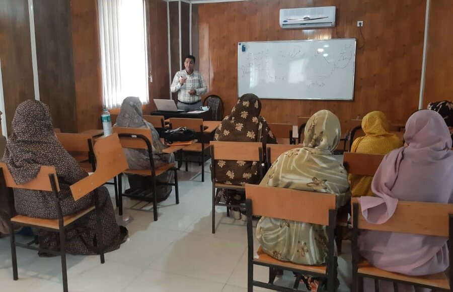 بندرعباس| برگزاری کارگاه آموزشی با محوریت پیشگیری از خودکشی در مناطق حاشیه نشین 